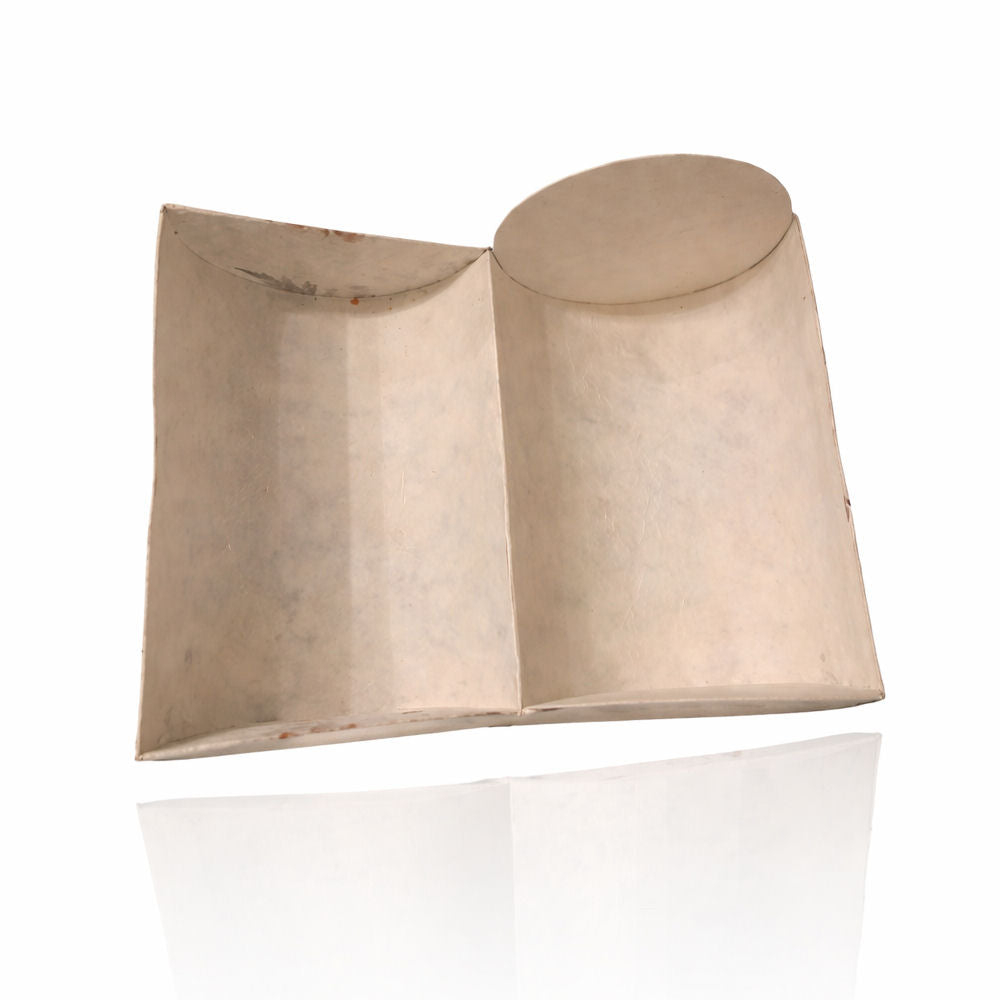 Biourne für die Erdbestattung mit wunderschönen Blumen