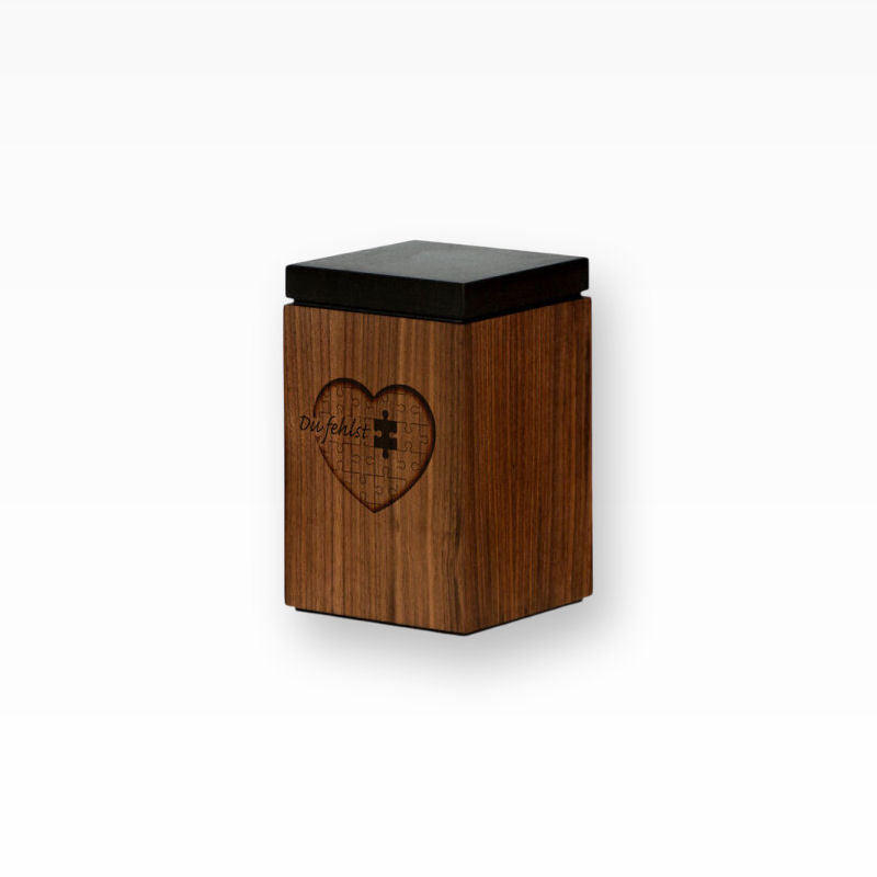 Tierurne aus Eichenholz handgefertigt