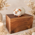 Monello Meerschweinchen-Urne aus Holz – Erinnerungsbox mit Figur Weiss