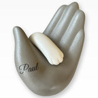 Tierurne Vertrautheit Pfote in Hand