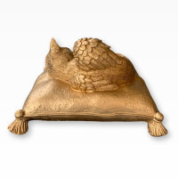 Monello Katzenurne Katze auf Kissen Bronze-Gold Mit Gravur