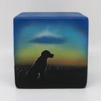 Tierurne Würfel Hund im Sonnenaufgang